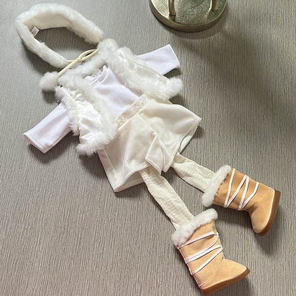 American Girl Wintry Weekend Outfit - Picture 3 of 11